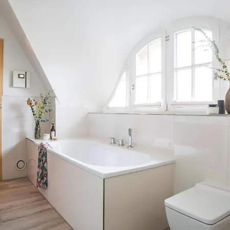 Ferienhaus, Ferienhaus *