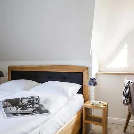 Ferienhaus, Ferienhaus *